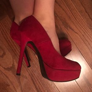 Red pumps
