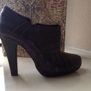 Gianni Bini booties