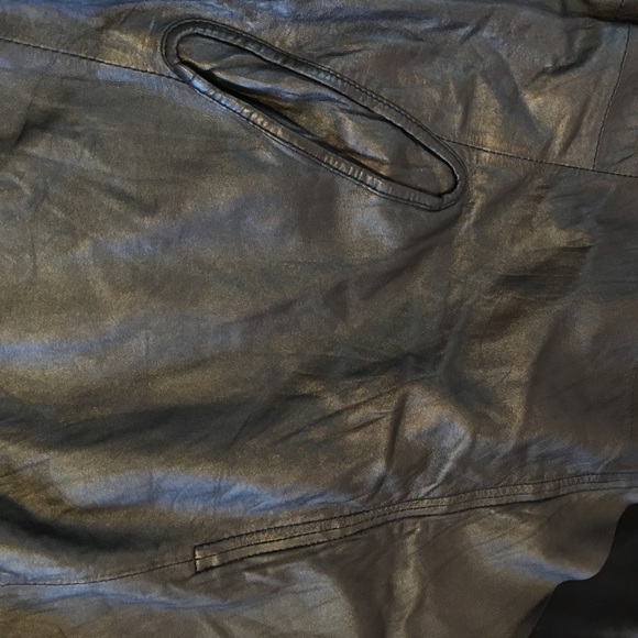 Made in % leather reach knees vest. - Picture 2 of 3