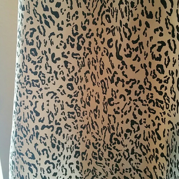 Houndstooth and Animal Print Sleeveless Blouse - Picture 2 of 4