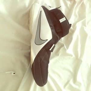 LeBron Soldier 9 Black and White, Size 9.5