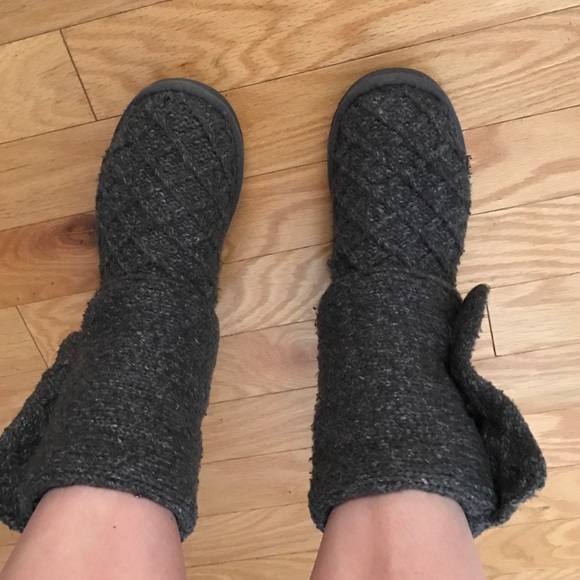 Sweater grey UGG boots