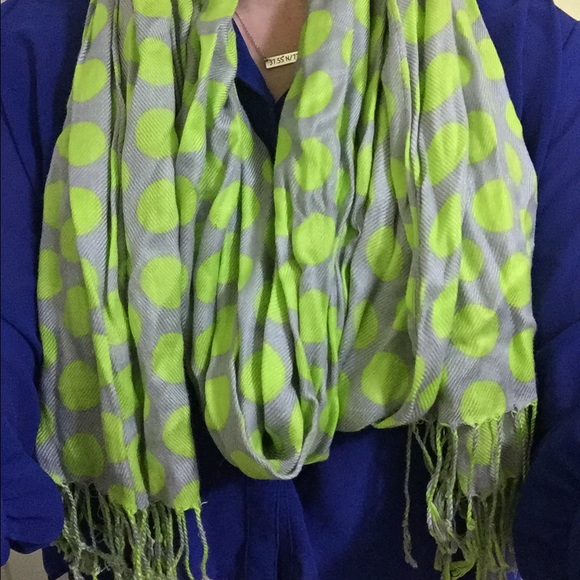 ❗️AO❗️Cute Pokadot scarf - Picture 2 of 2