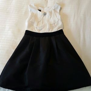 Girls 8 white n black holiday dress
