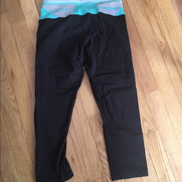 Lululemon Reversible Crops - Picture 2 of 3