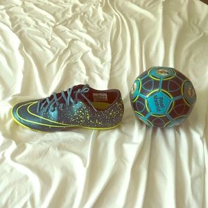 Nike Mercurial Indoor Soccer Shoes w/ Madrid Ball