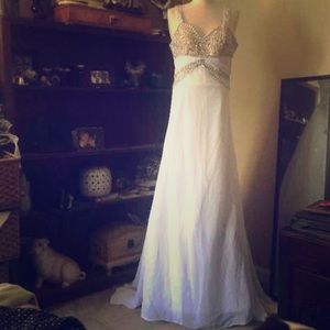 An Elegant White Long Formal dress, Juniors 5/6