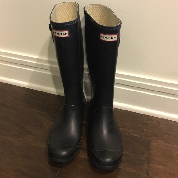 Like New black Hunter rain/snow boots.