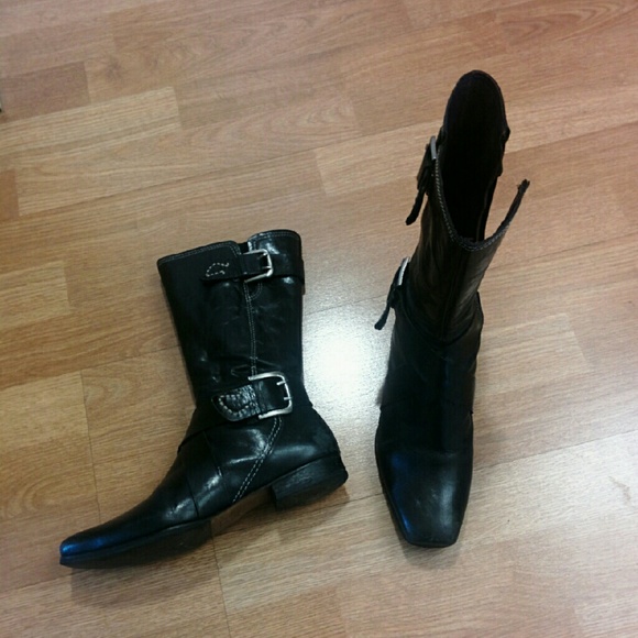 Black boots!