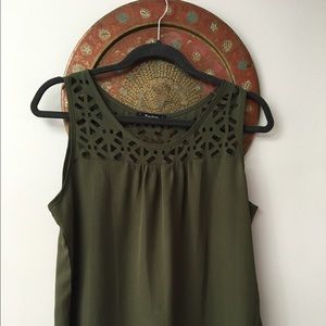 Open back scallop tank