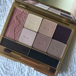 Tarte "Be MATTEnificent" eyeshadow palette + brush