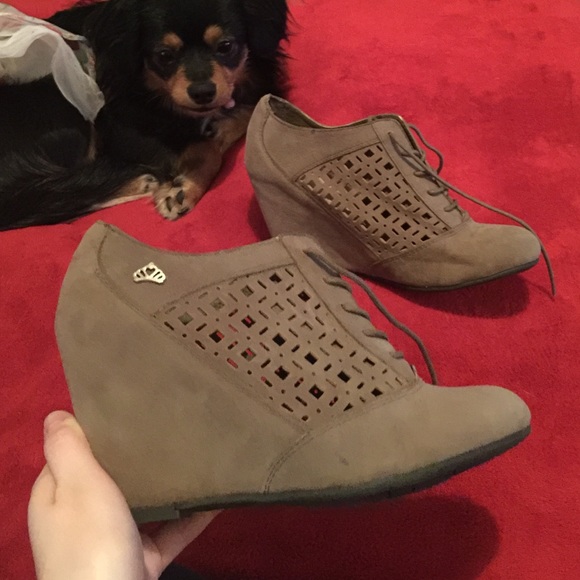 Tan Wedges