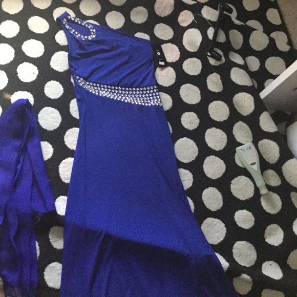 Dress - Picture 2 of 3