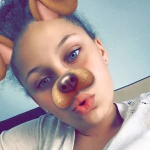 Meet your Posher, Chloe