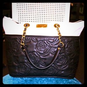 ✨PF HP✨Betsey Johnson Quilted Blk/Cream Tote