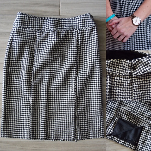 SOLD - Banana Republic Houndstooth Pencil Skirt