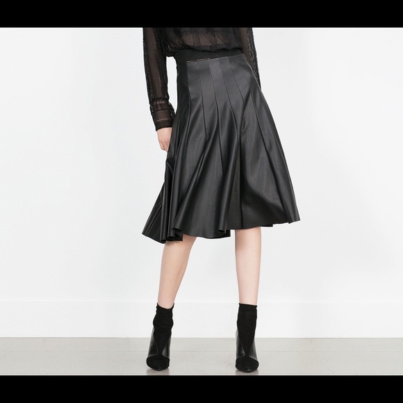 Zara pleated pleather skirt