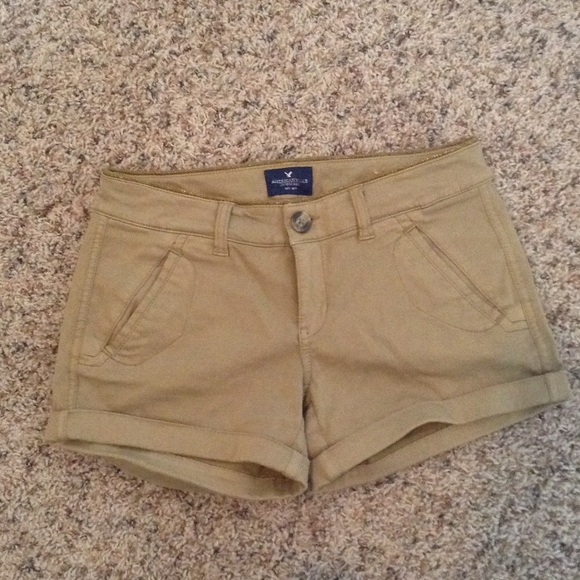 Cute midi American Eagle shorts w/ gold detailing!