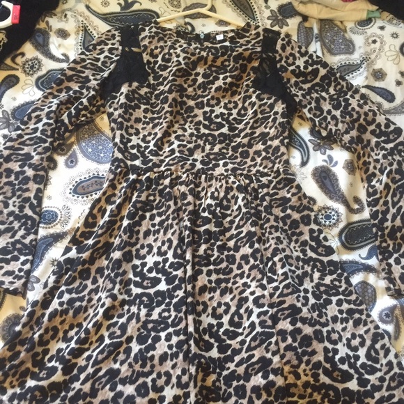 Leopard print dress long sleeve lace details