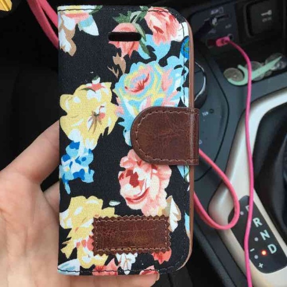 NWOT IPhone 5c floral wallet case