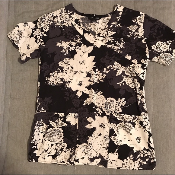 Zoe + Chloe Scrub Top