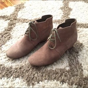 Tan suede Nine West lace-up wedge booties - size 9