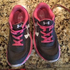 Under armor youth shoes.  Size 1.5 youth