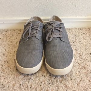 Men's Toms size 11