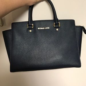 Gently used Michael Michael Kors Selma Large