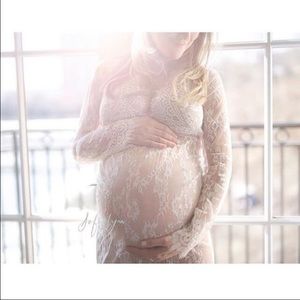 Lined maternity photo shoot lace dress