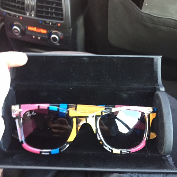 100% authentic wayfarer ray-ban sunglasses