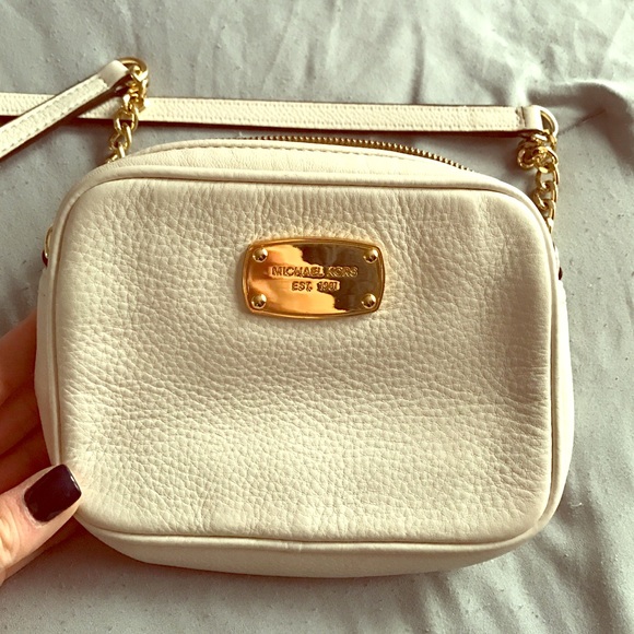 White Michael Kors Cross Body Bag❣️