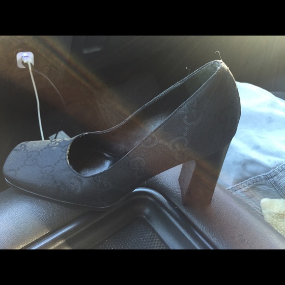 GUCCI - Picture 2 of 3