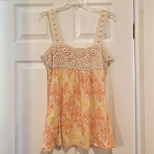 Pretty patterned tank top with embroidered straps