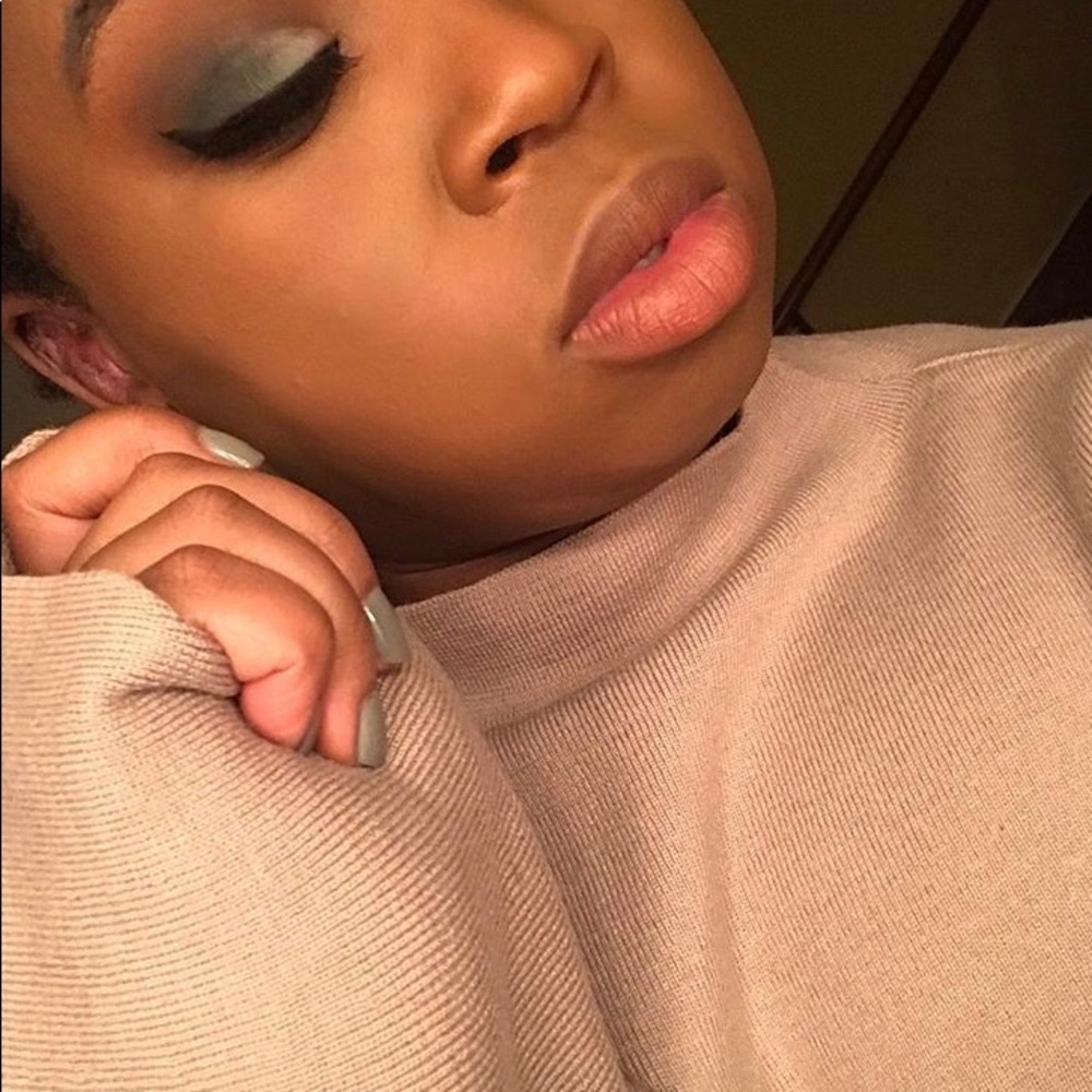 About Me! (I love fashion ↖️ and makeup ↗️)