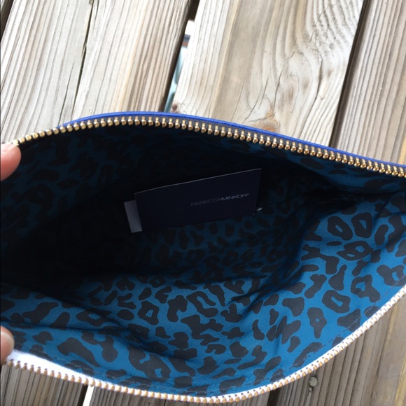 ❌SOLD❌ Rebecca Minkoff day clutch..blue letter T - Picture 4 of 6