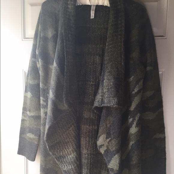 Ladies Mid-thigh length Cardigan