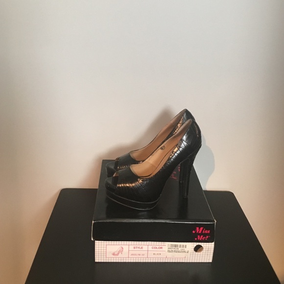Shoes - Picture 2 of 2