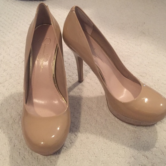 Nude Jessica Simpson platform pumps. Size 8.5.