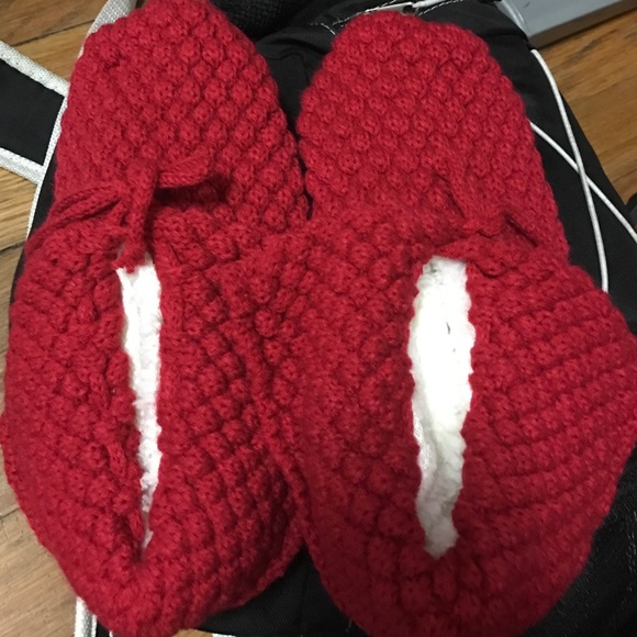 Red and white slipper very warm and comfortable - Picture 1 of 2