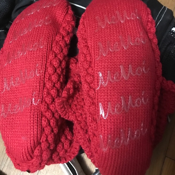 Red and white slipper very warm and comfortable - Picture 2 of 2