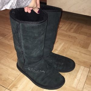 Preloved Tall Black Uggs