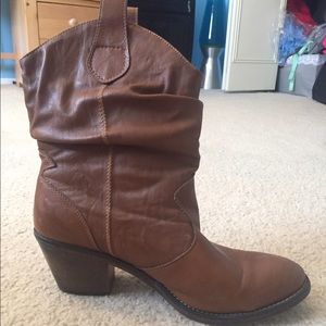 Cowgirl boots brown