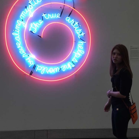 Meet your Posher, Emily - Picture 2 of 2