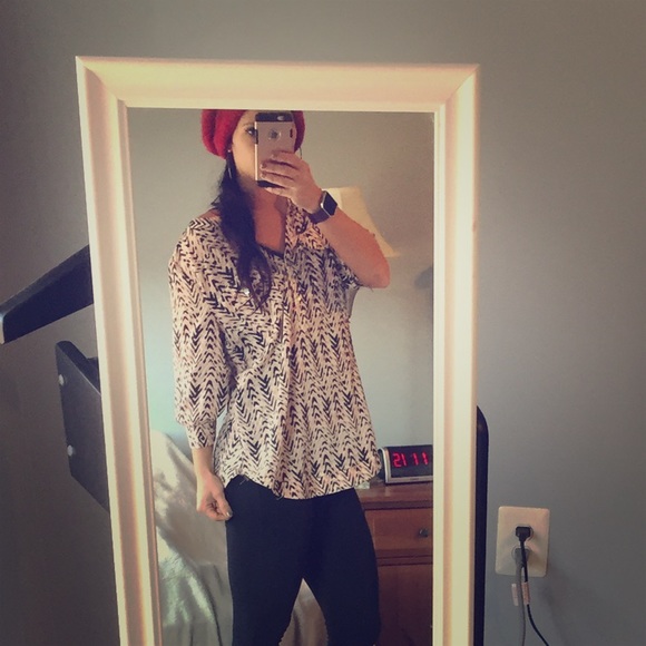 Long sleeve print blouse.