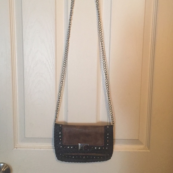 Leather and stud purse - Picture 2 of 3