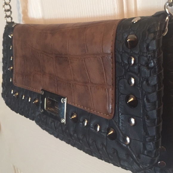Leather and stud purse - Picture 3 of 3