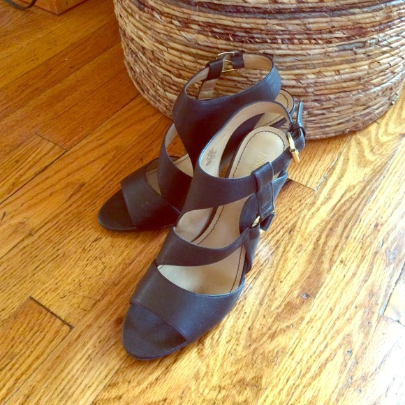 Nine West heels with elegant side buckle