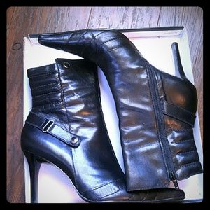 Carlos Santana short black boot