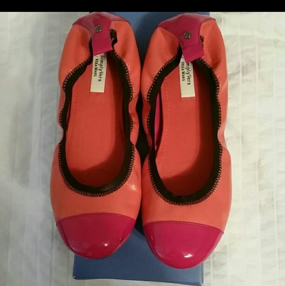 Vera Wang flats size 8